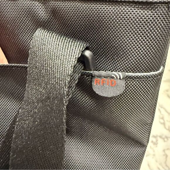 Sherpa I Sadie Black crossbody Messenger Bag with Color block - Picture 8 of 12